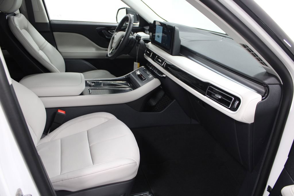 New 2026 Lincoln Aviator 2WD w/ Jet Appearance Package image 29