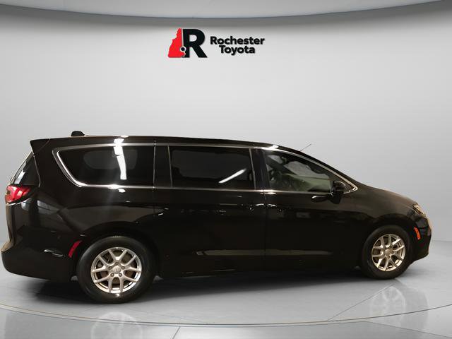 Used 2025 Chrysler Pacifica Select FWD image 7