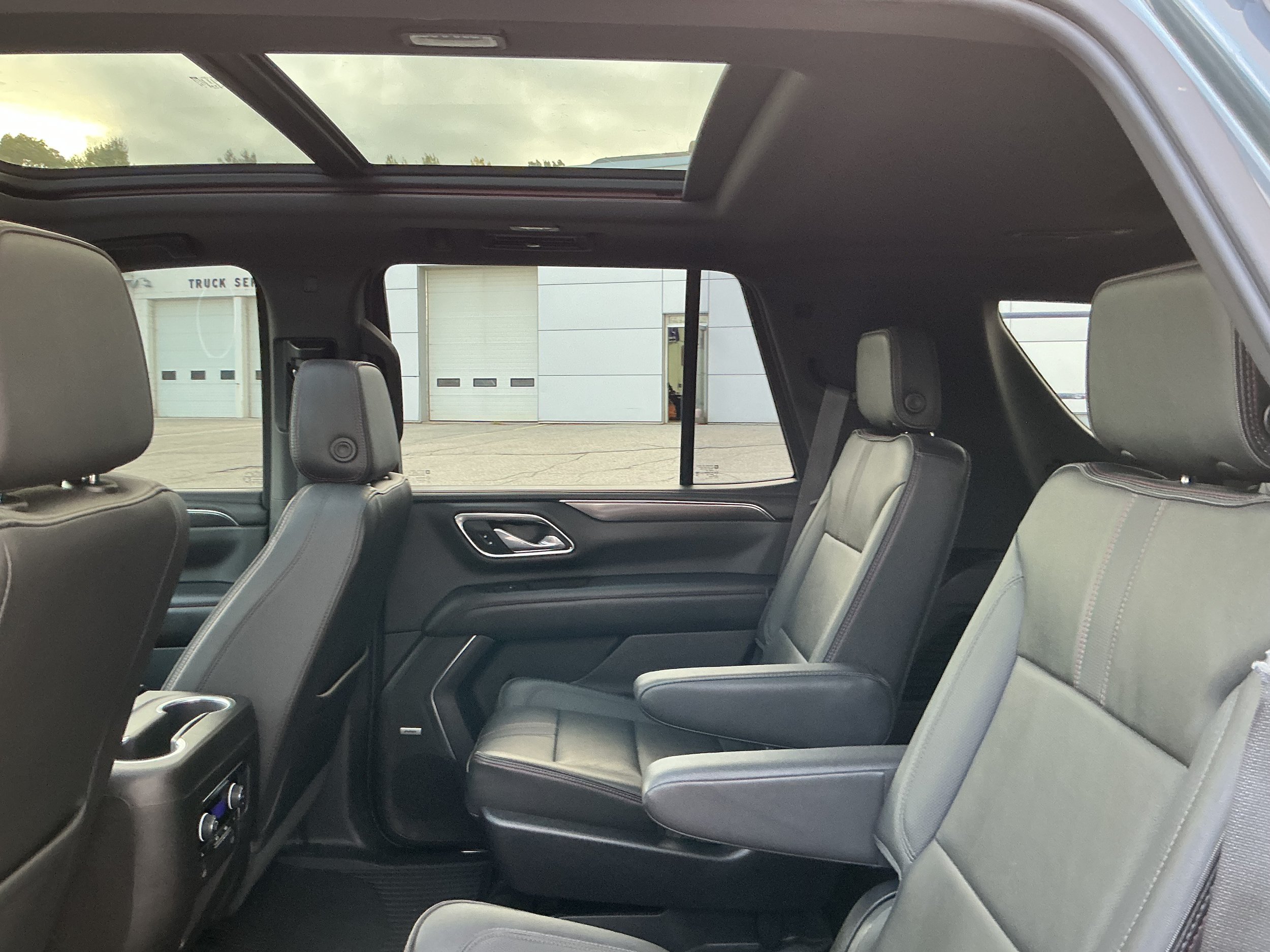Used 2021 Chevrolet Tahoe RST w/ Luxury Package AWD/4WD image 15