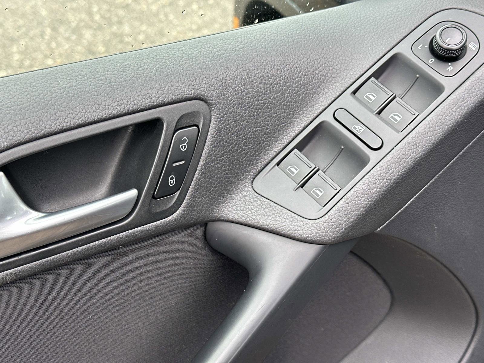 Used 2017 Volkswagen Tiguan Limited image 16