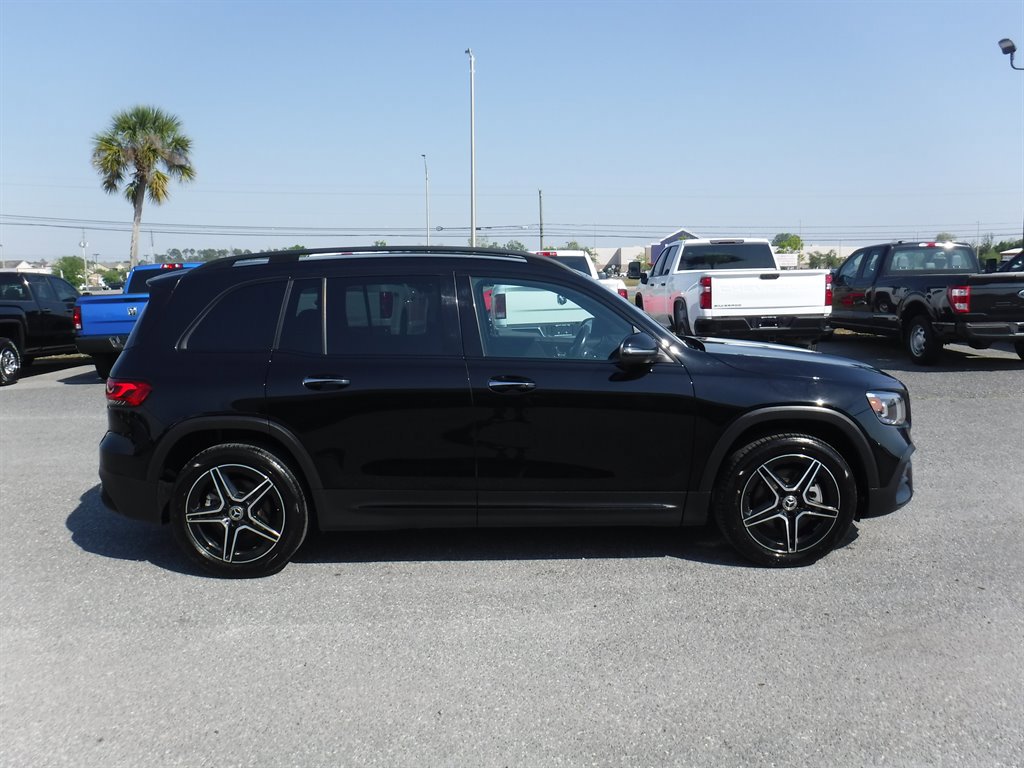 Used 2023 Mercedes-Benz GLB 250 image 3