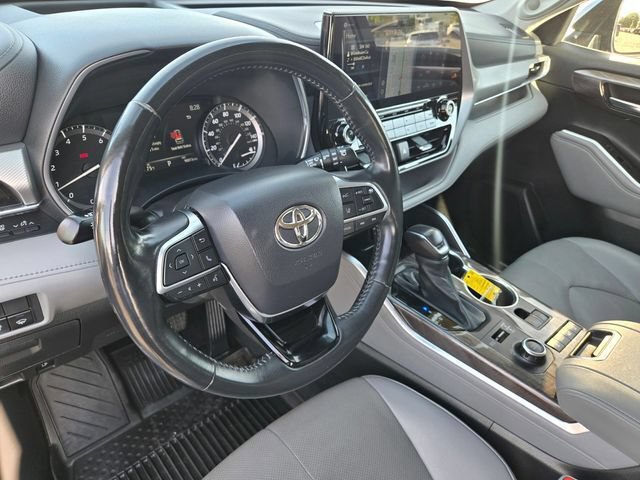 Used 2021 Toyota Highlander Platinum AWD/4WD image 12
