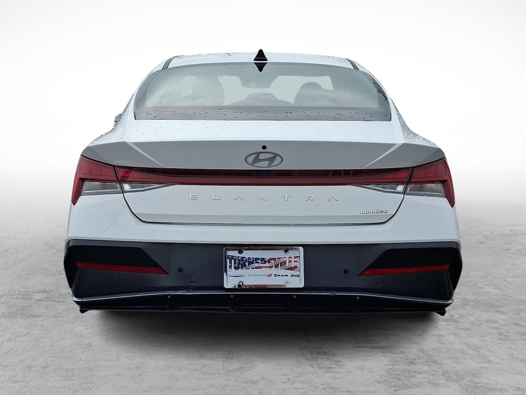 Used 2024 Hyundai Elantra Limited image 4
