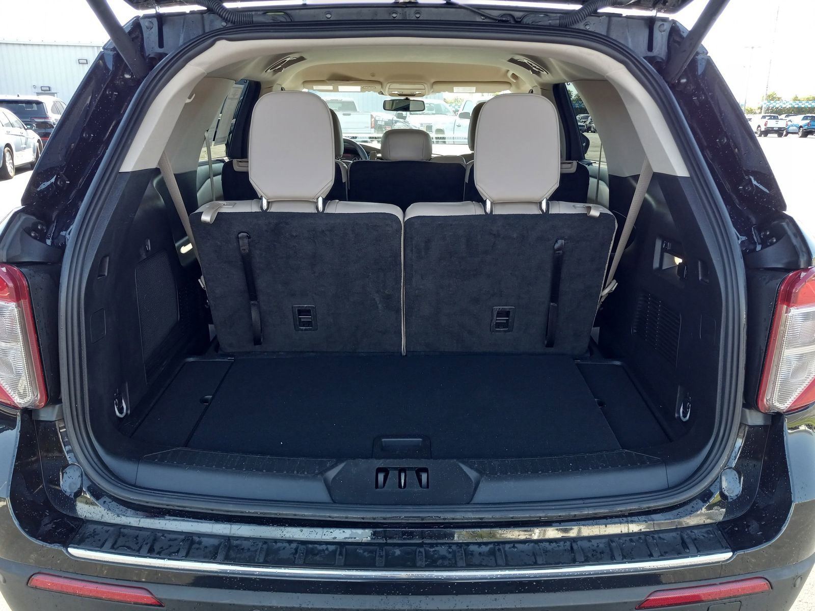 Used 2024 Ford Explorer Limited image 12