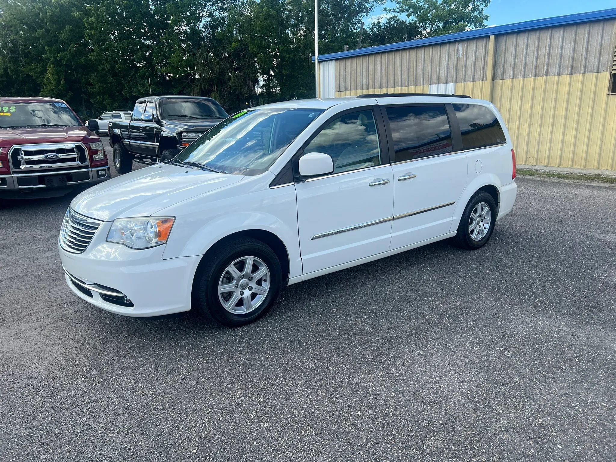 Used 2011 Chrysler Town & Country Touring FWD image 2