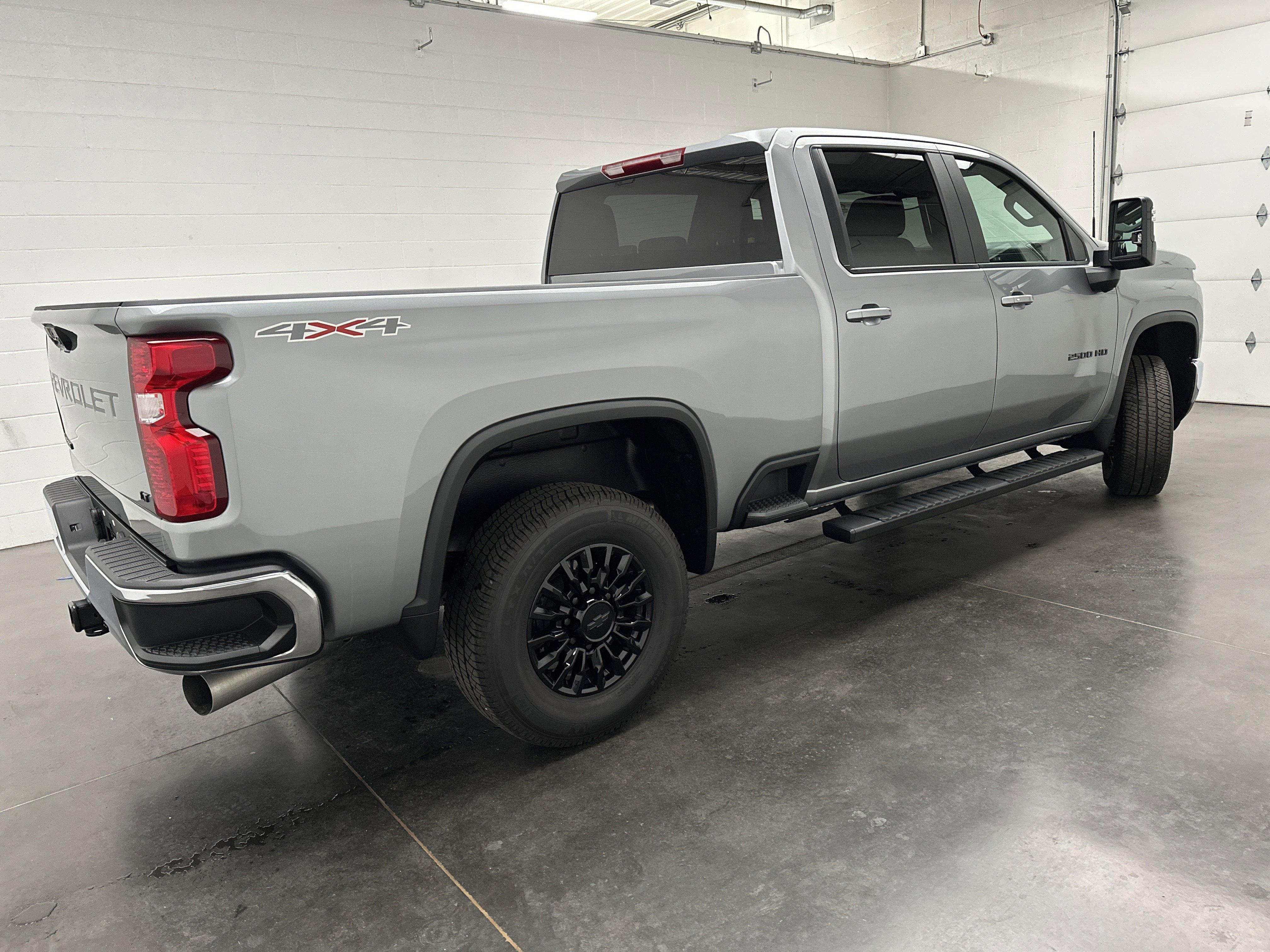 Used 2024 Chevrolet Silverado 2500 LT w/ Convenience Package image 10
