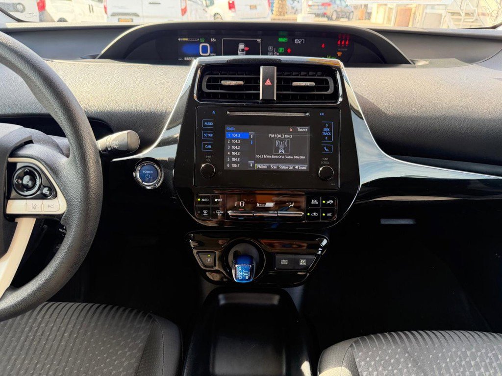 Used 2018 Toyota Prius Two w/ Prius Two Safety Plus Package FWD image 25