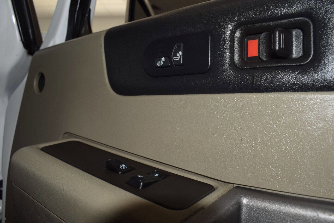 Used 2003 HUMMER H2 w/ Preferred Equipment Group image 49