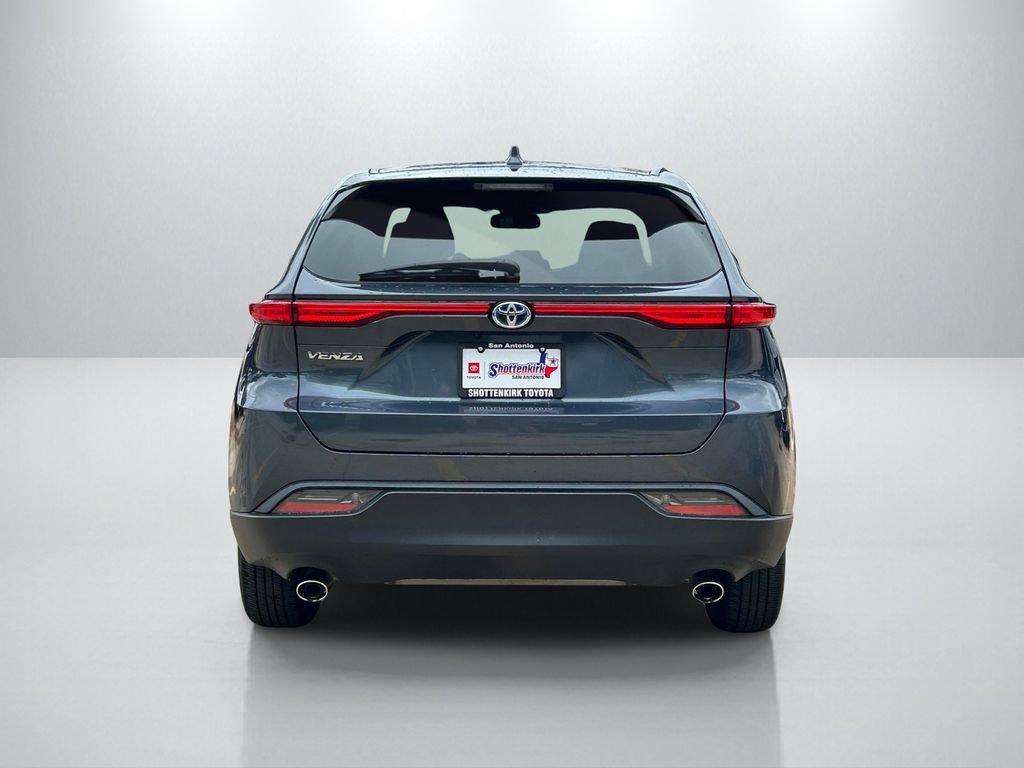 Used 2023 Toyota Venza LE AWD/4WD image 6