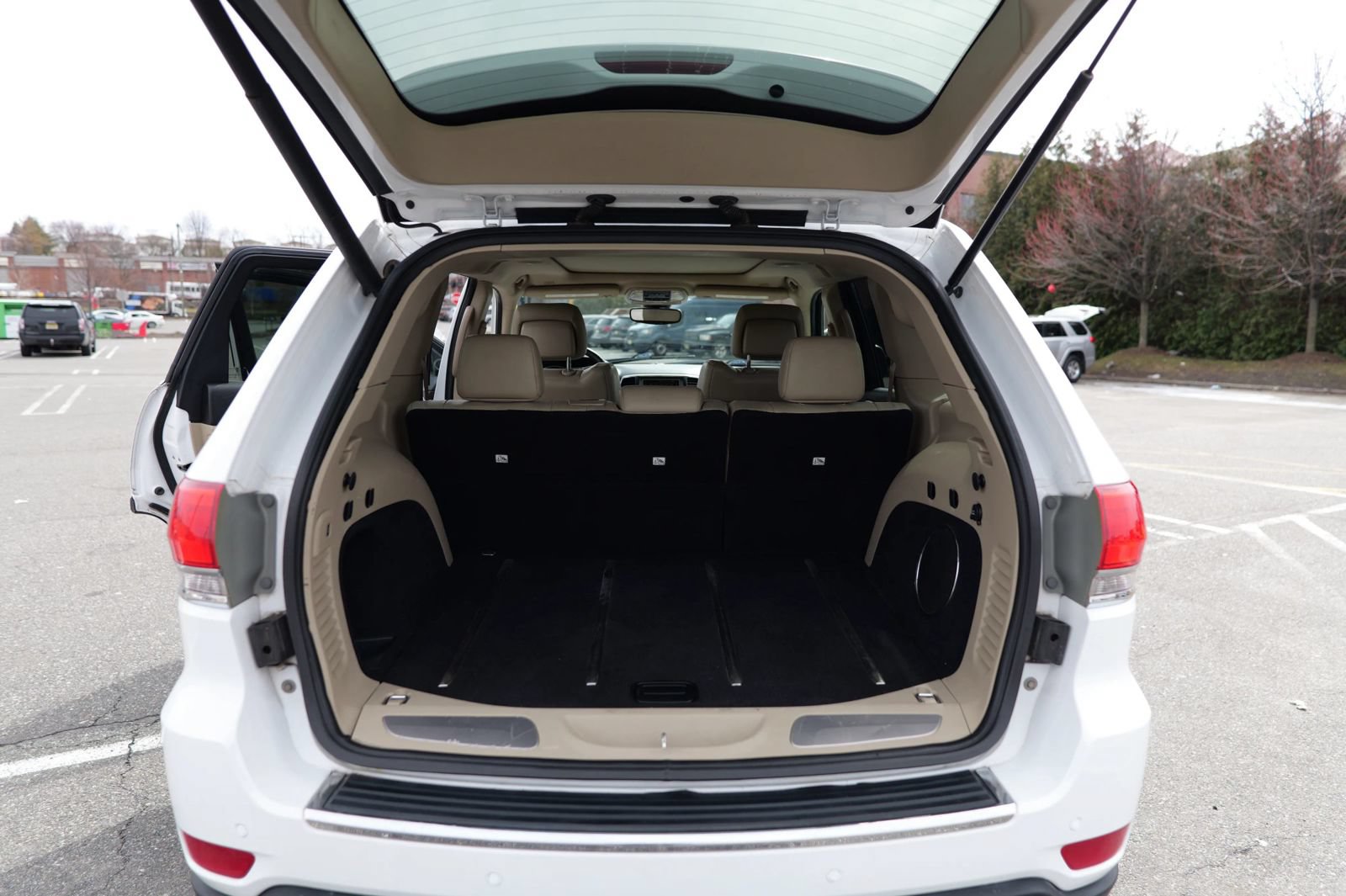 Used 2017 Jeep Grand Cherokee Limited w/ Luxury Group II RWD image 29