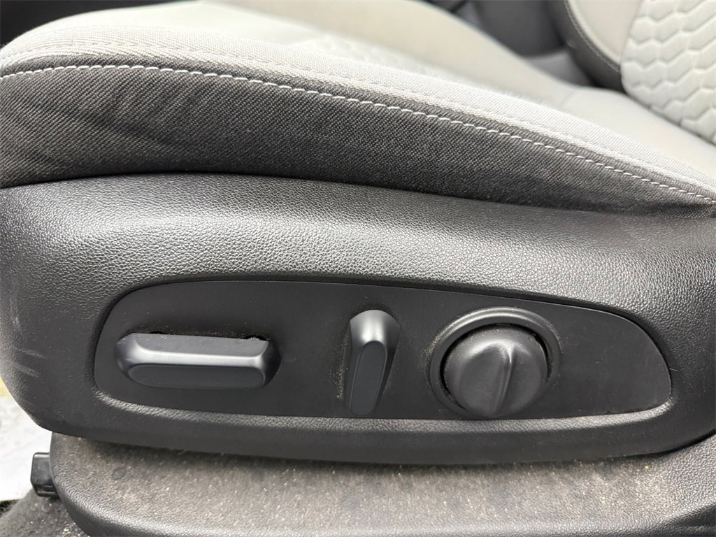 Used 2019 Chevrolet Equinox LS w/ LS Convenience Package image 13