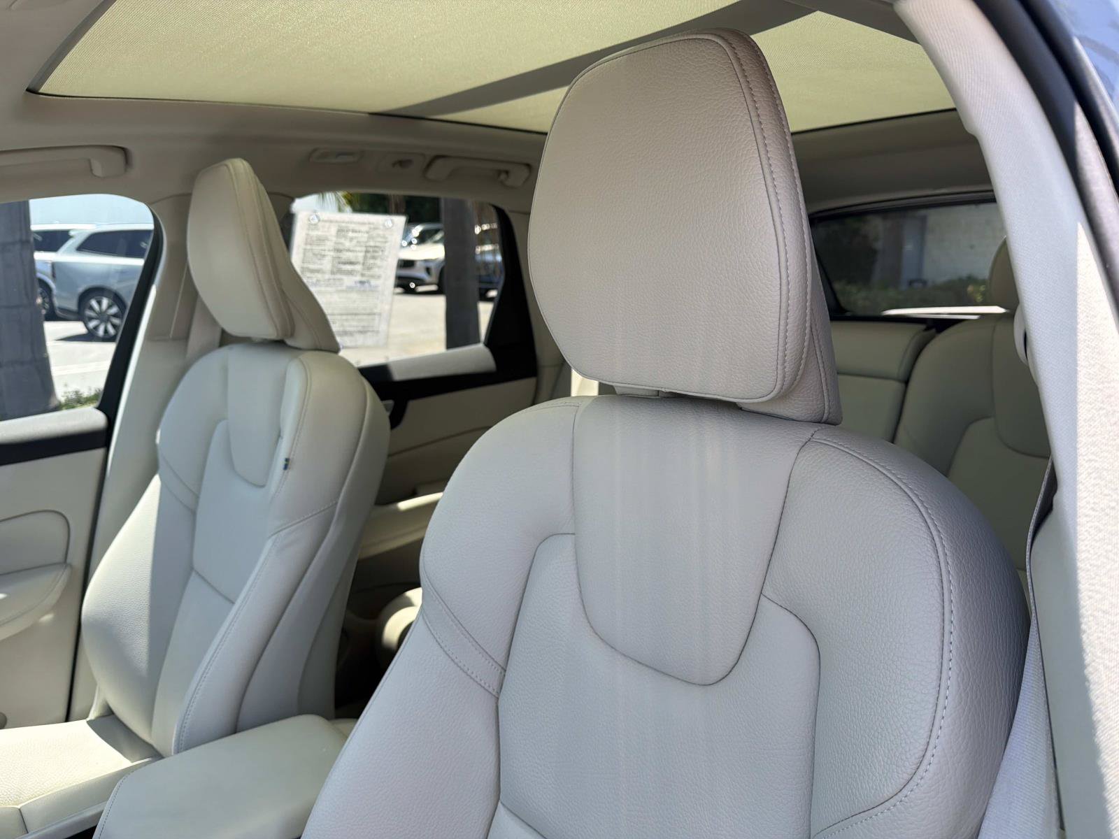 Certified 2023 Volvo XC60 T8 Plus AWD/4WD image 19