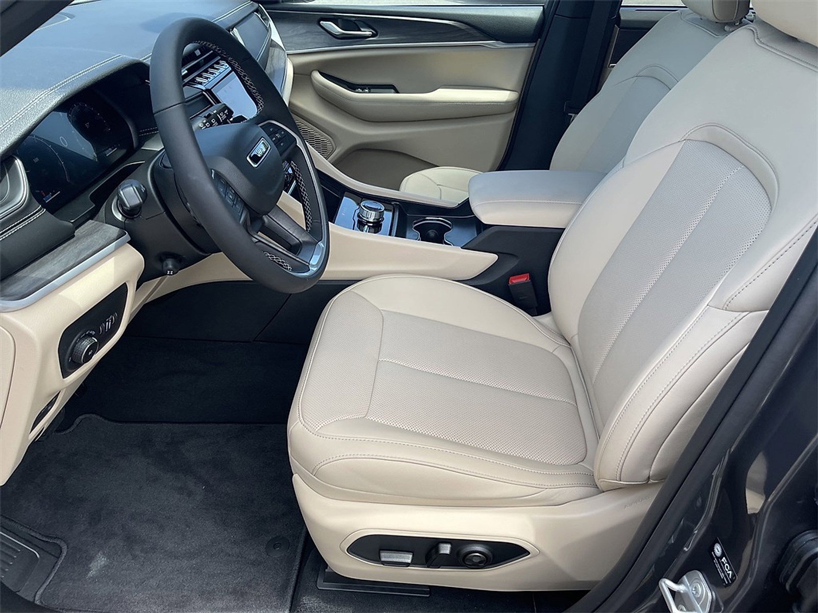 New 2025 Jeep Grand Cherokee Limited w/ Luxury Tech Group II image 22