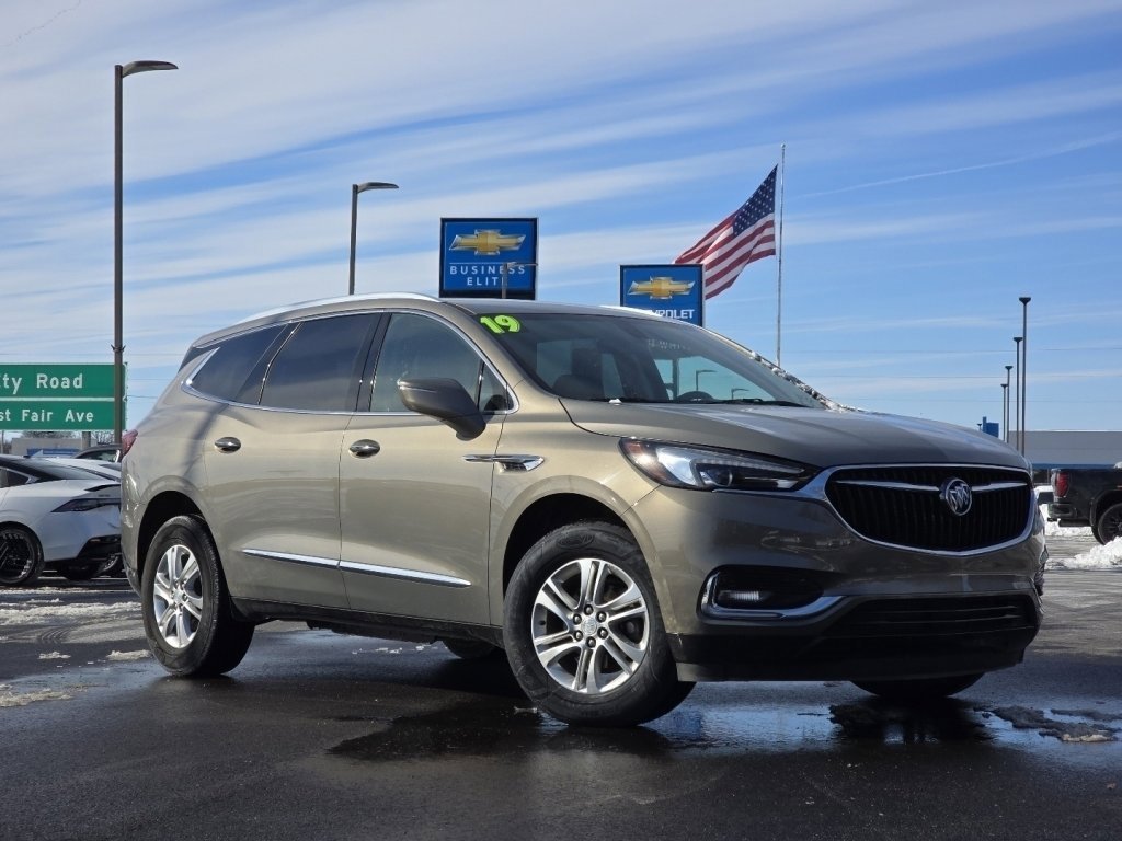 Used 2019 Buick Enclave Essence image 2
