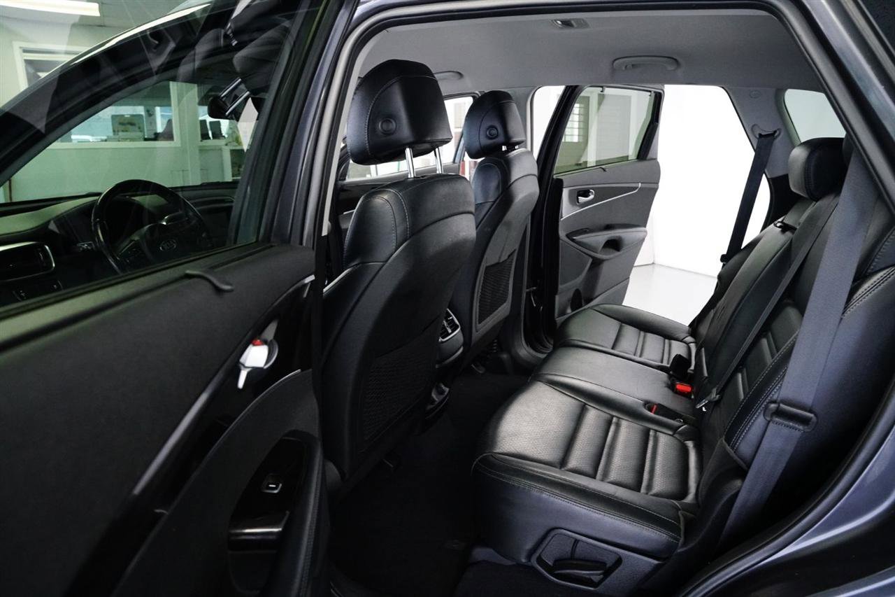 Used 2017 Kia Sorento EX image 11