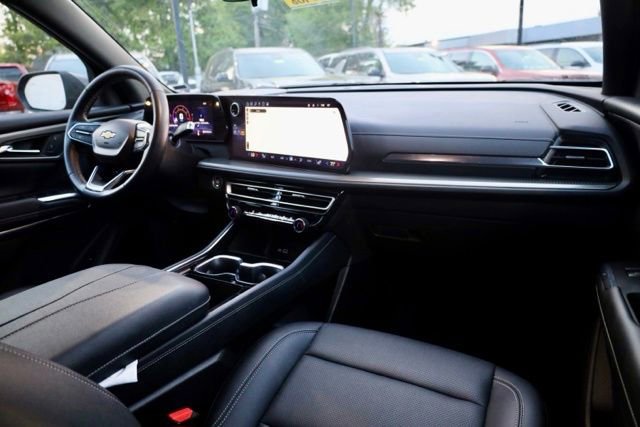 Used 2025 Chevrolet Traverse LT image 39