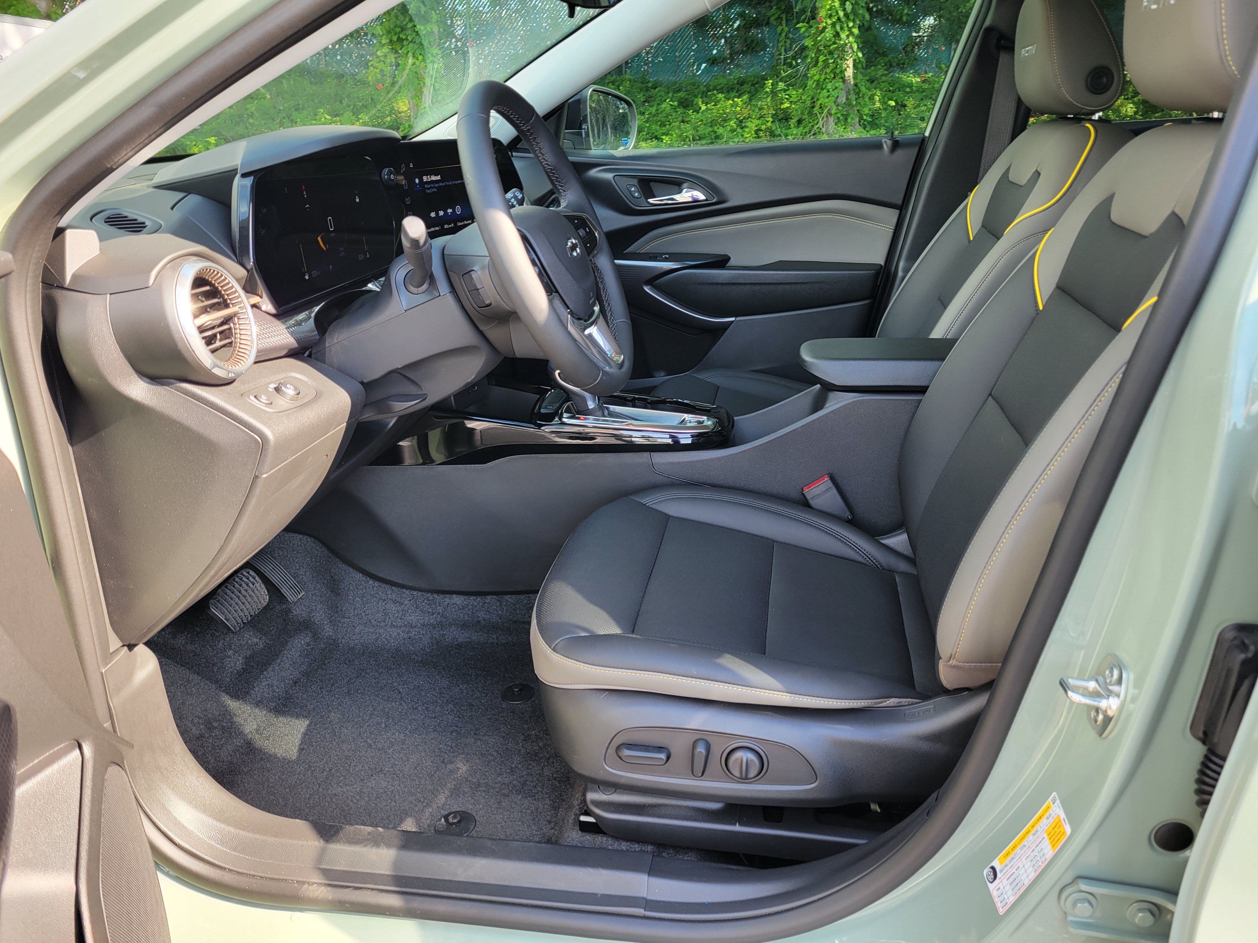 Certified 2026 Chevrolet Trax ACTIV w/ Driver Confidence Package FWD image 28