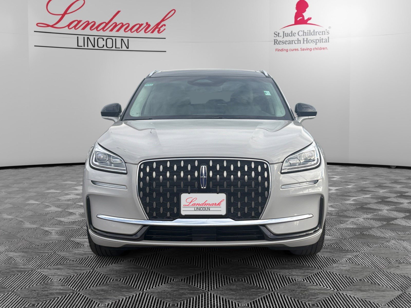 Used 2024 Lincoln Corsair Grand Touring image 8