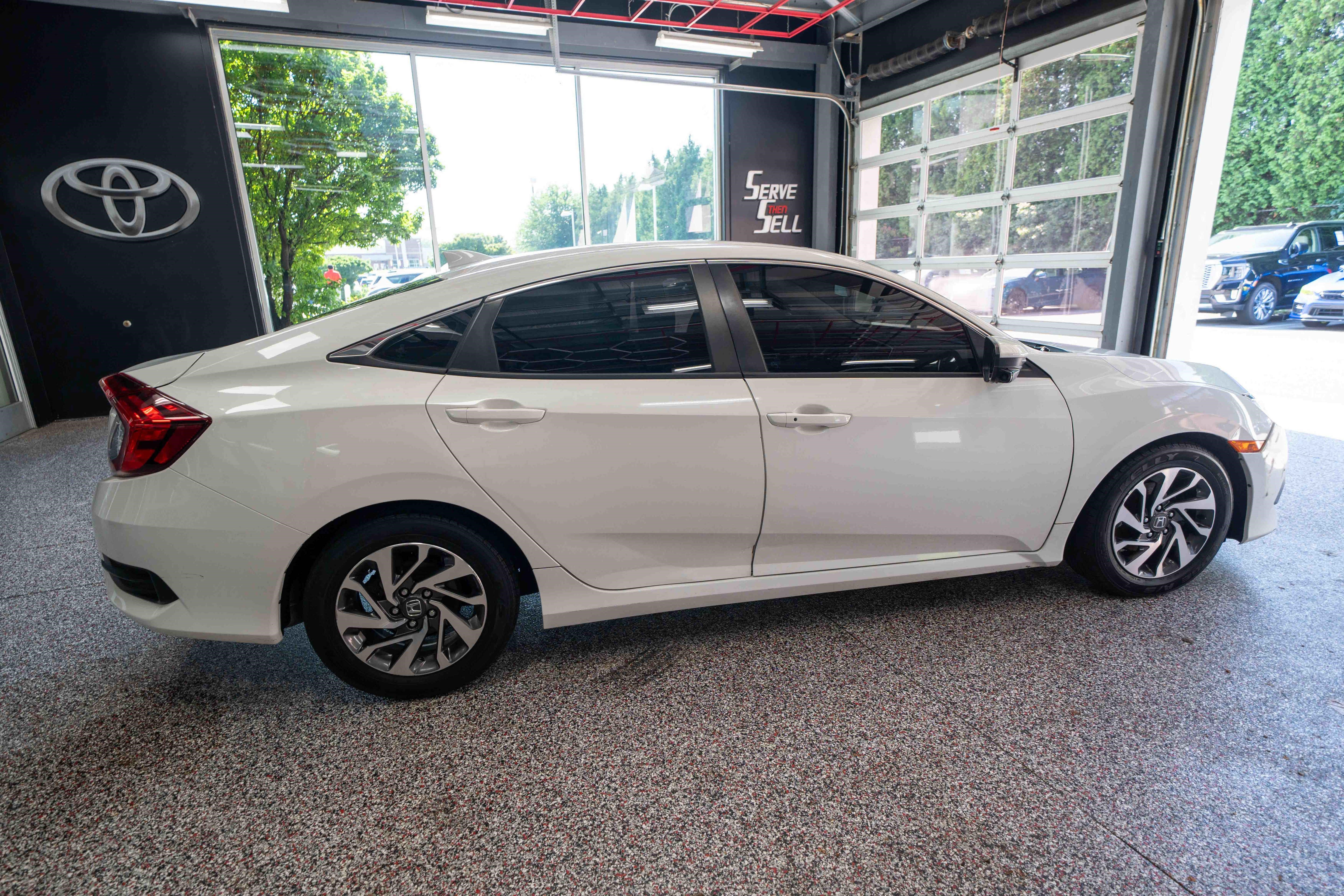 Used 2018 Honda Civic EX image 4