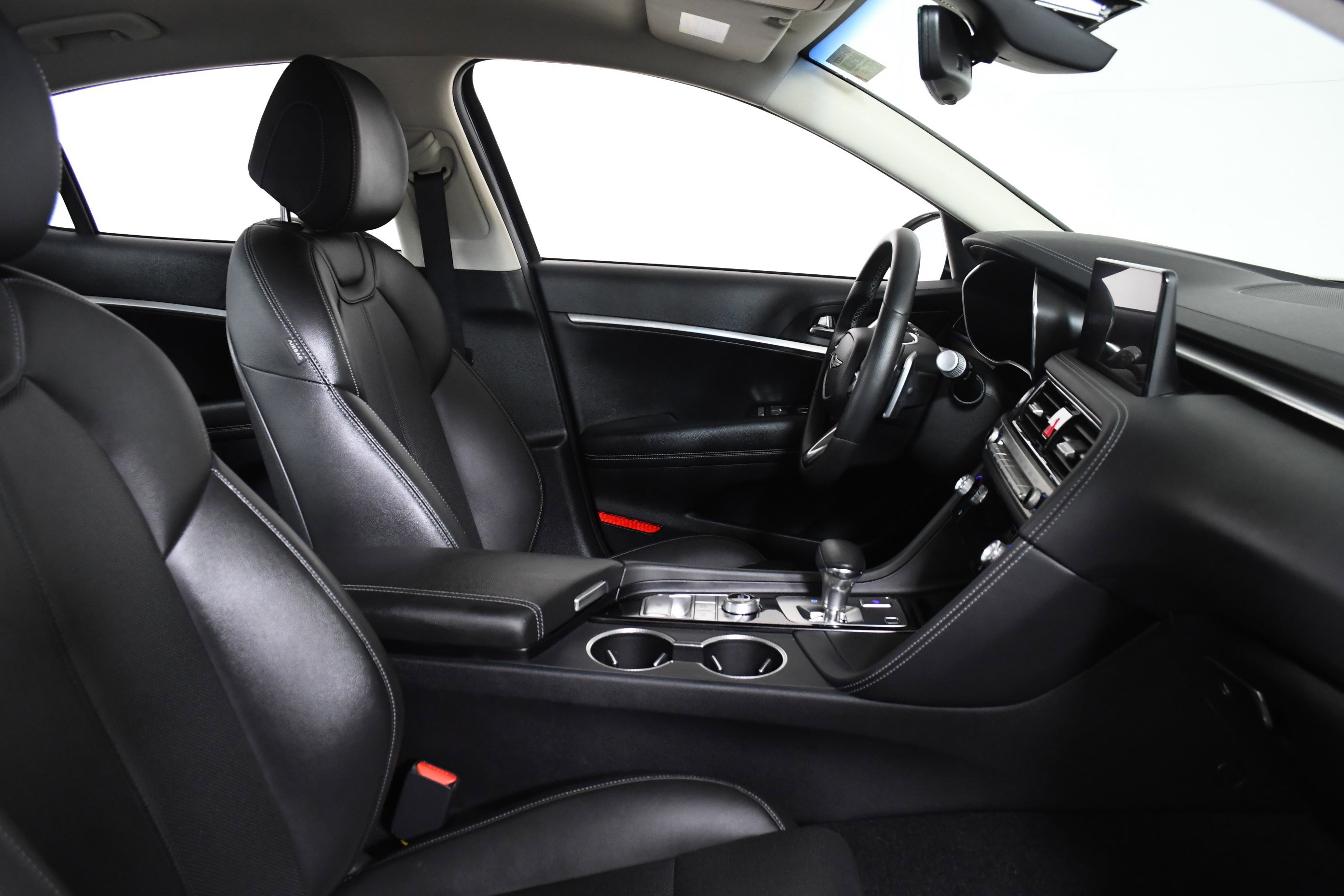 Used 2025 Genesis G70 2.5T image 26