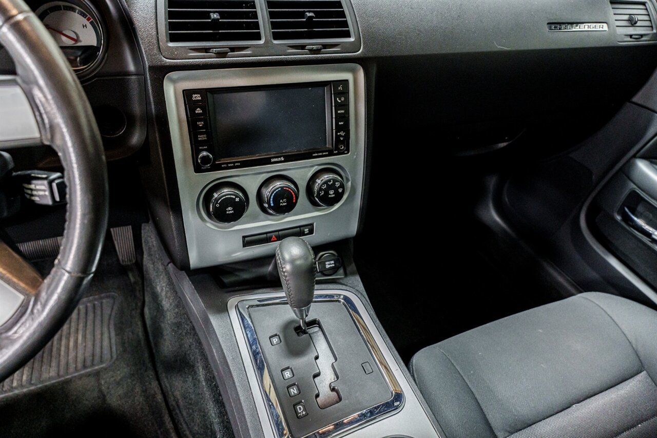Used 2010 Dodge Challenger SE RWD image 13