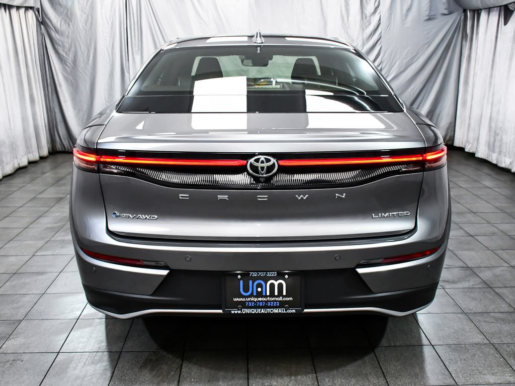 Used 2024 Toyota Crown AWD/4WD image 5