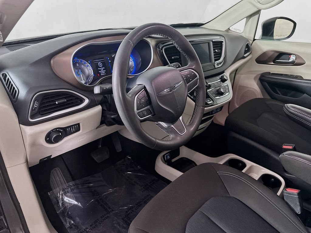 Certified 2023 Chrysler Voyager LX FWD image 16