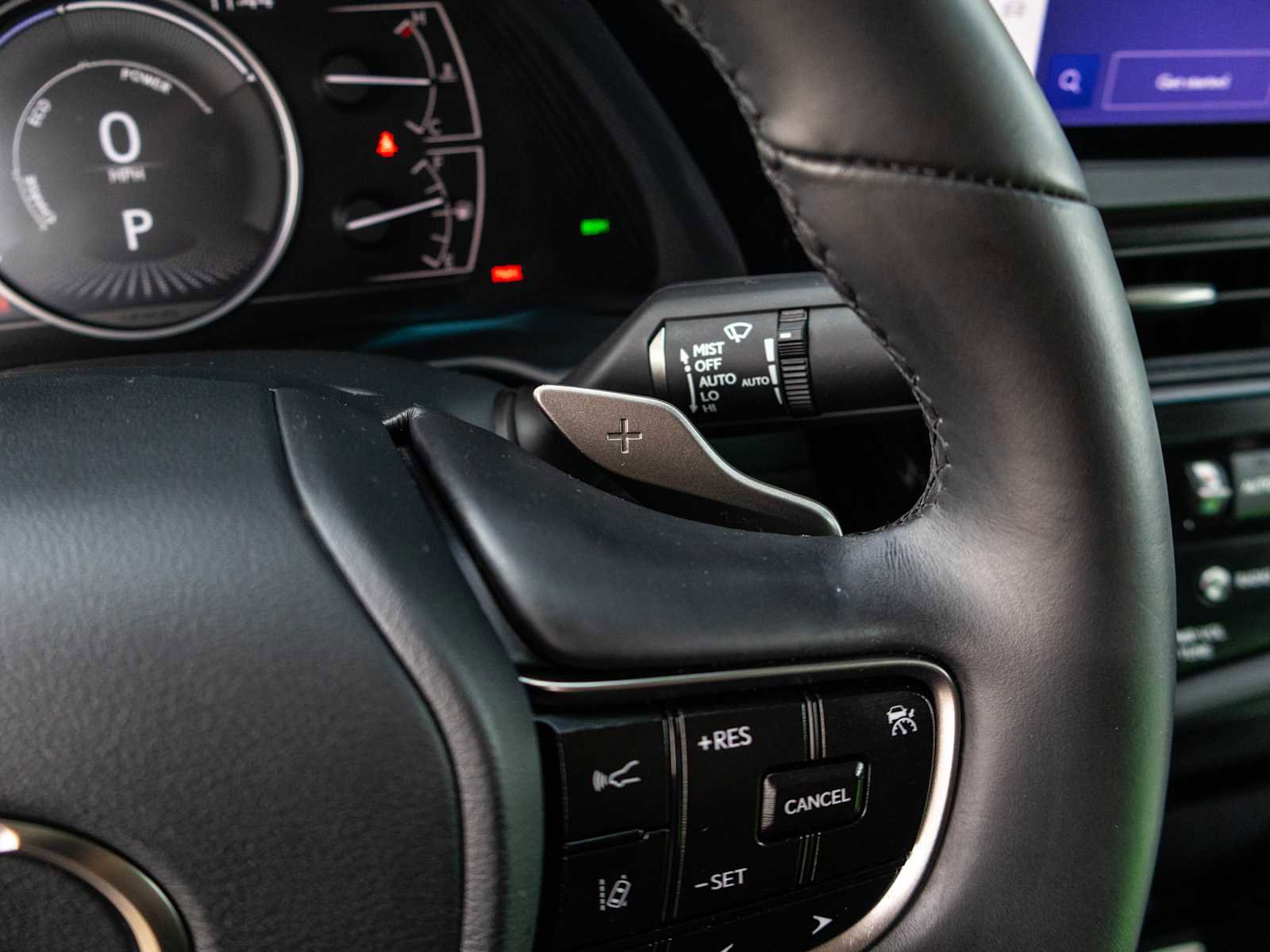 Used 2025 Lexus ES 300h w/ Premium Package image 40