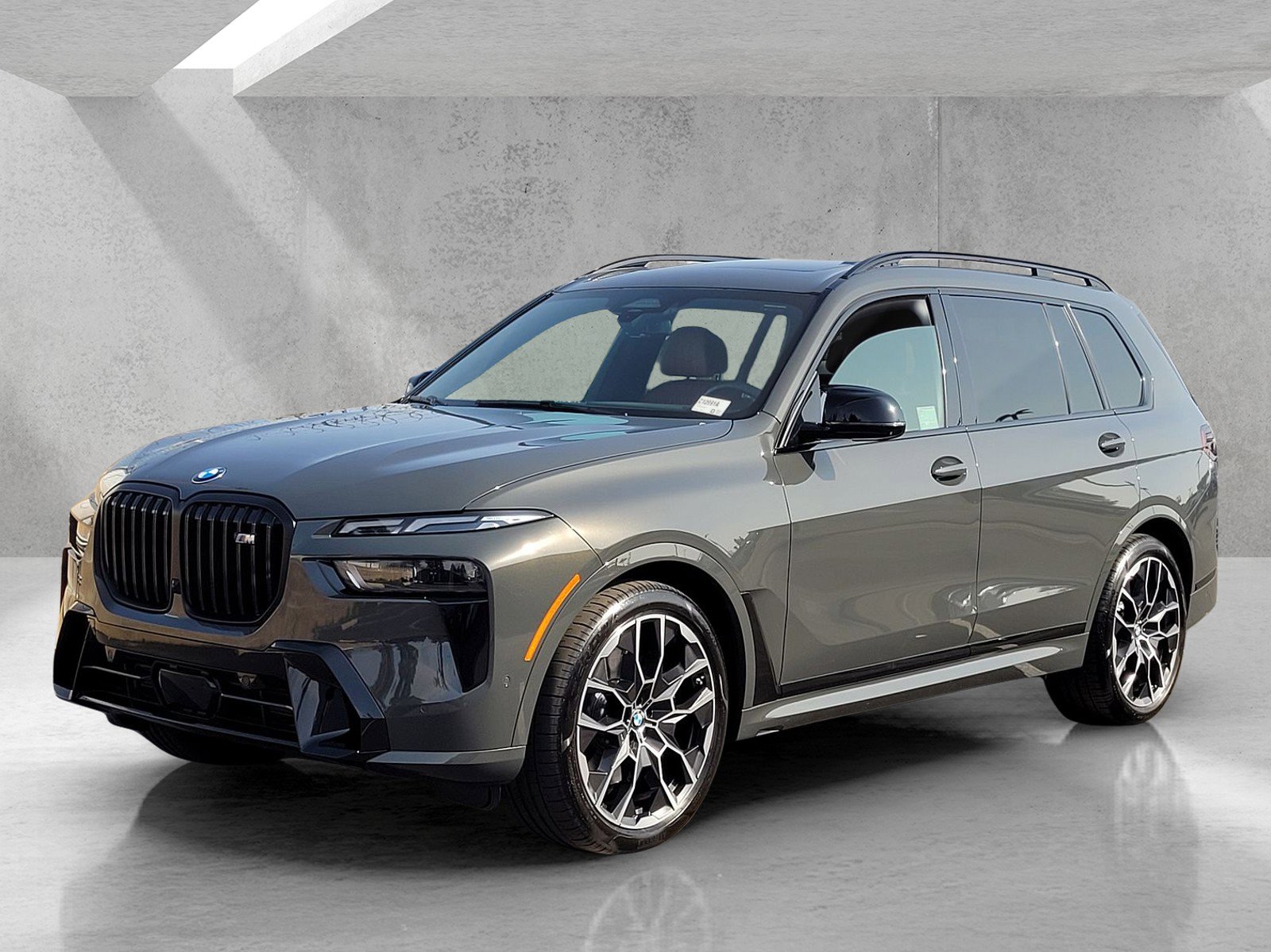 Used 2025 BMW X7 M60i w/ Climate Comfort Package image 8