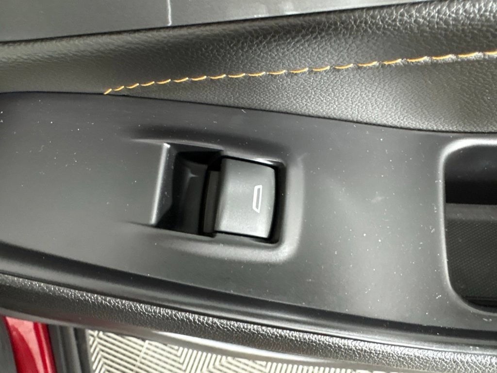 Used 2020 Chevrolet Traverse LT w/ LPO, Floor Liner Package AWD/4WD image 37