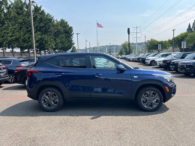 Used 2026 Kia Seltos LX AWD/4WD image 6
