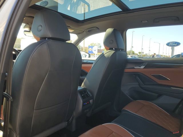 Used 2025 Volkswagen Tiguan SEL R-Line image 13