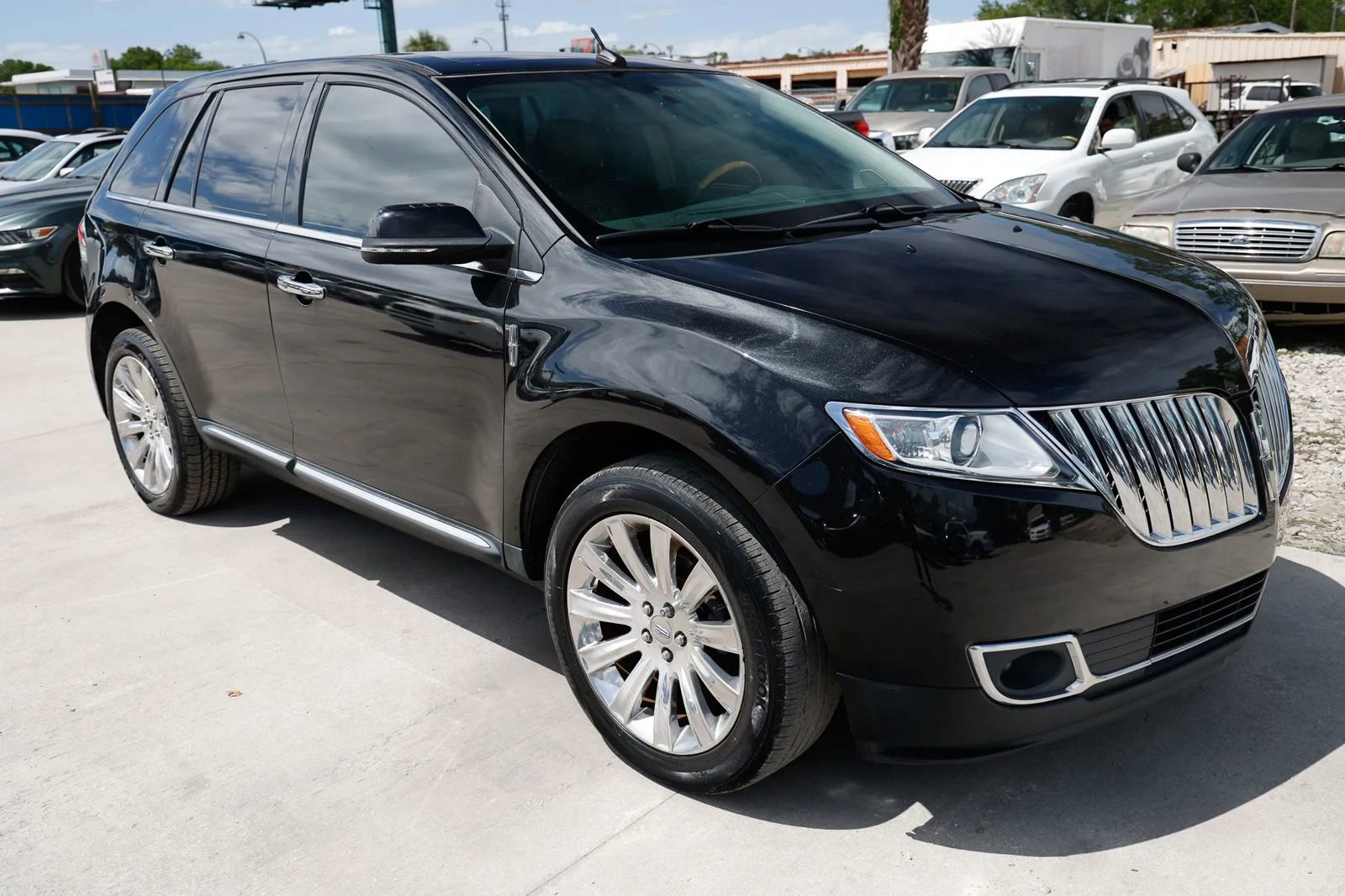 Used 2013 Lincoln MKX FWD image 9