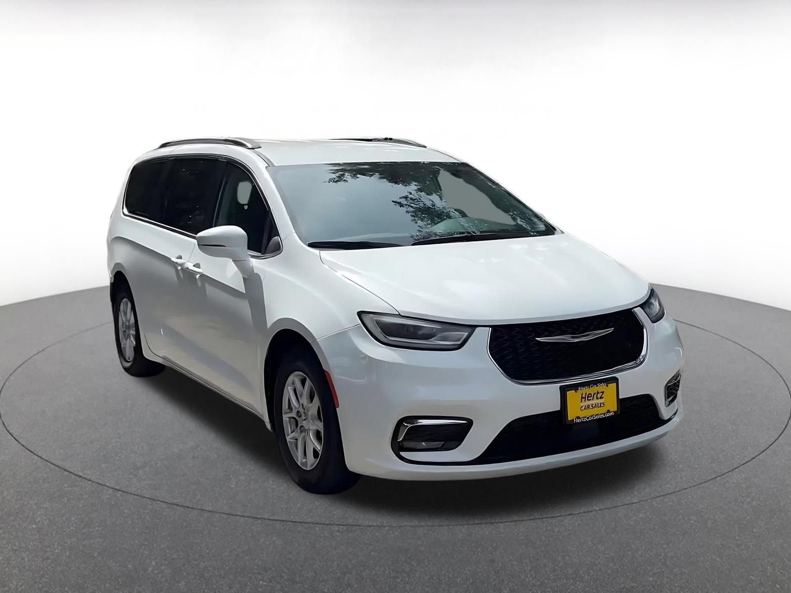 Used 2022 Chrysler Pacifica Touring-L FWD image 3