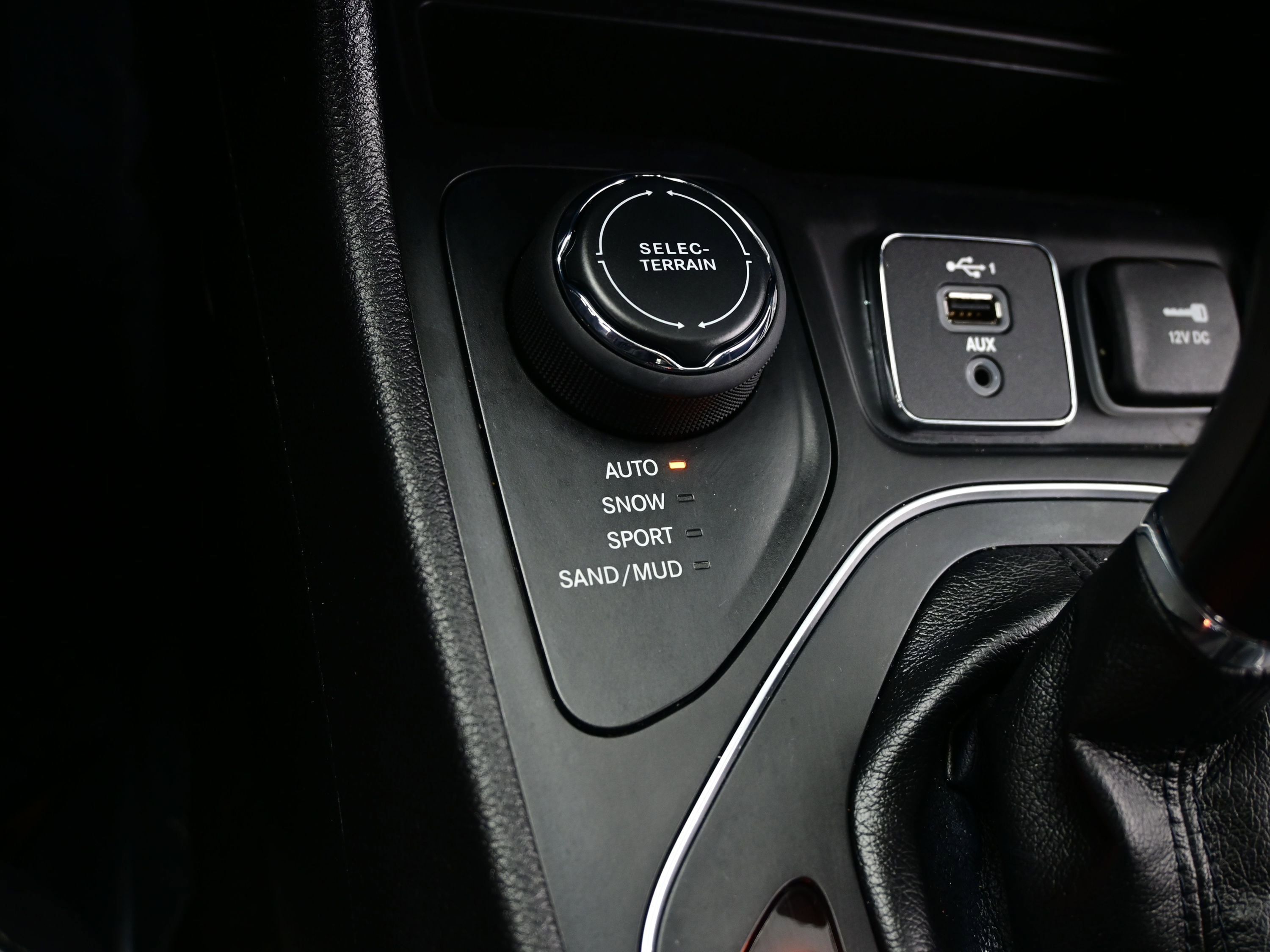 Used 2020 Jeep Cherokee Latitude Plus w/ Comfort/Convenience Group image 22