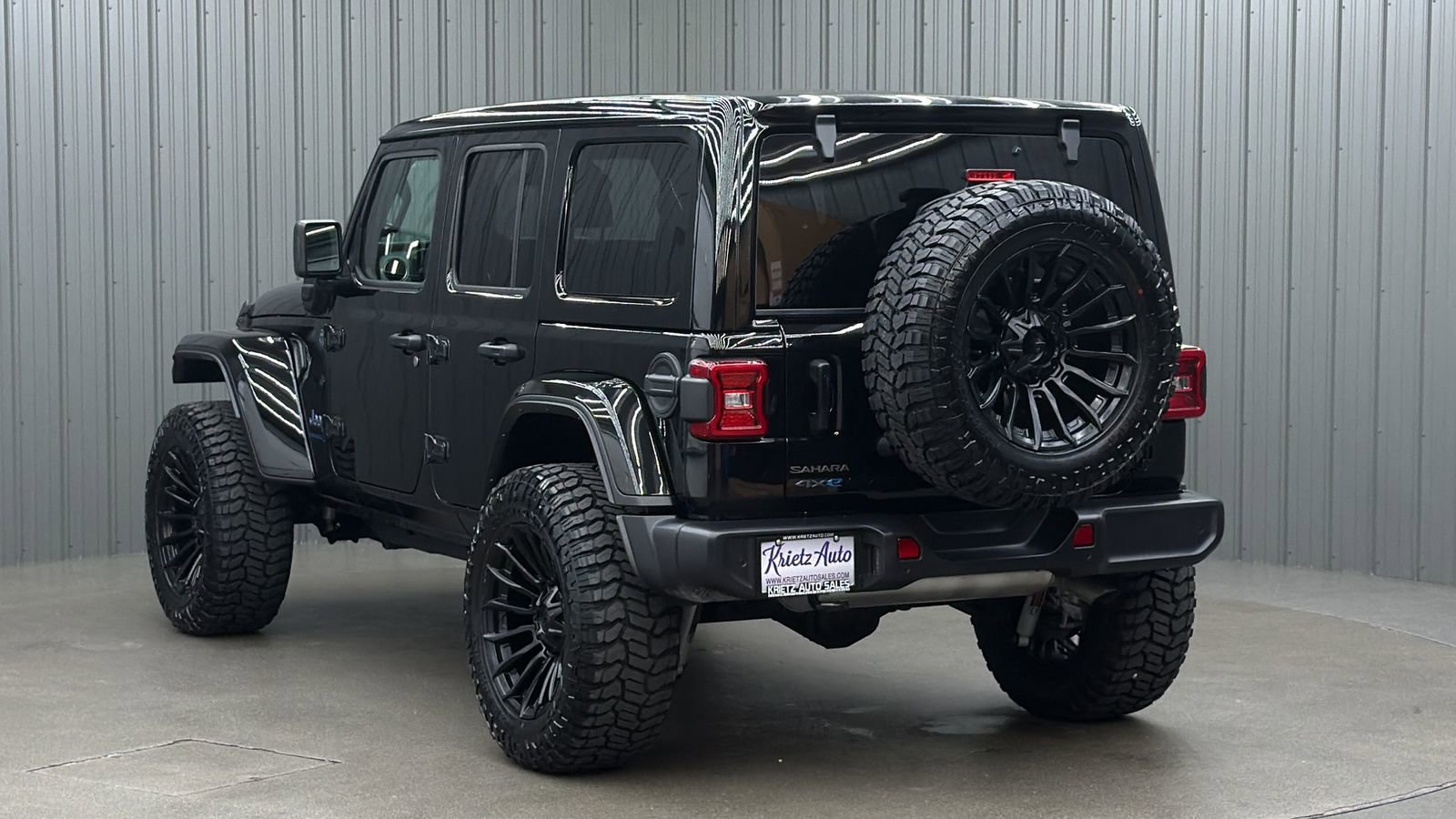 Used 2025 Jeep Wrangler Unlimited Sahara w/ Safety Group AWD/4WD image 3