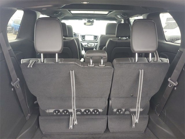 New 2026 Chrysler Pacifica Limited w/ Trailer Tow Group image 8