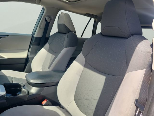 Used 2021 Toyota RAV4 XLE w/ Convenience Package image 25