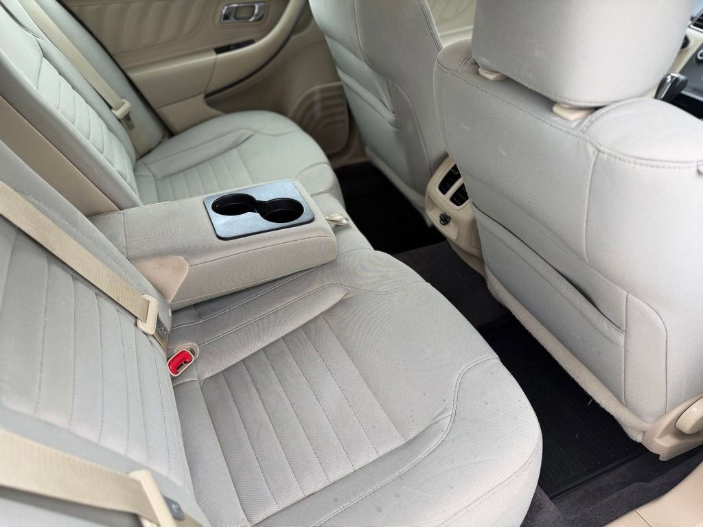 Used 2017 Ford Taurus SE FWD image 13