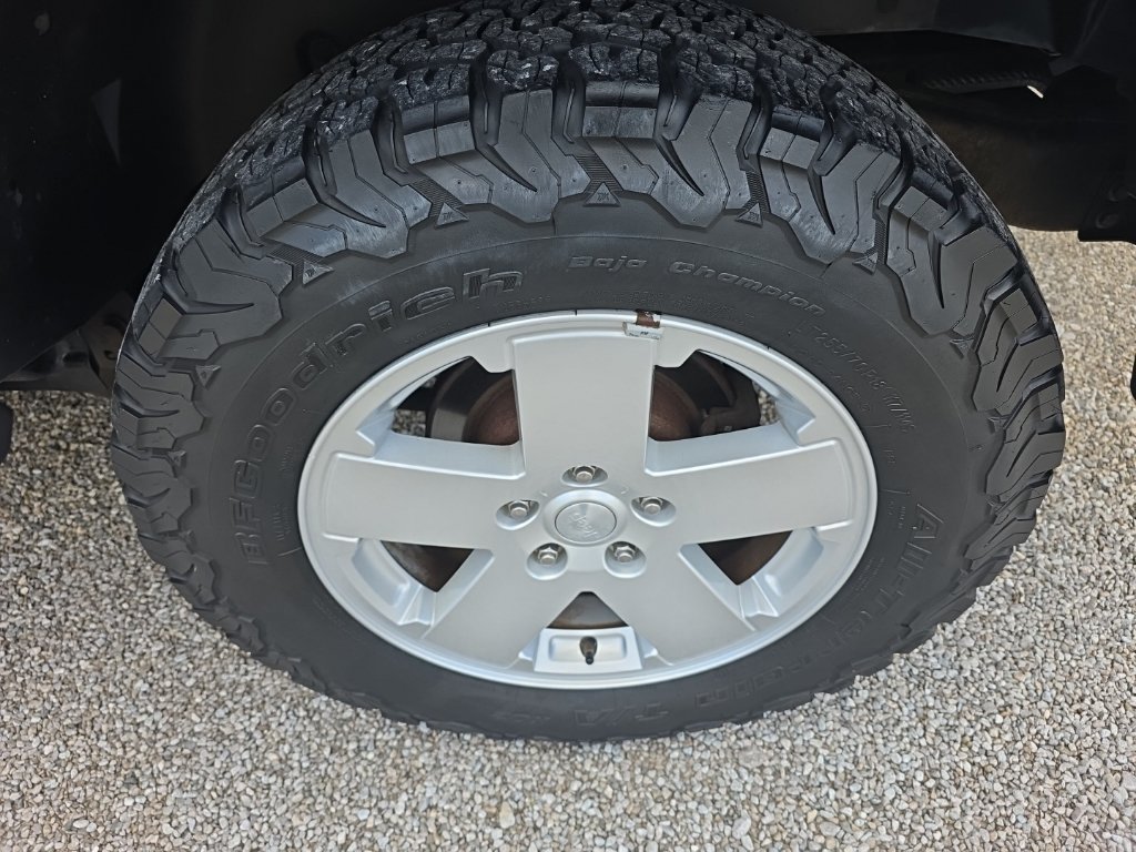 Used 2012 Jeep Wrangler Sahara w/ Connectivity Group AWD/4WD image 22