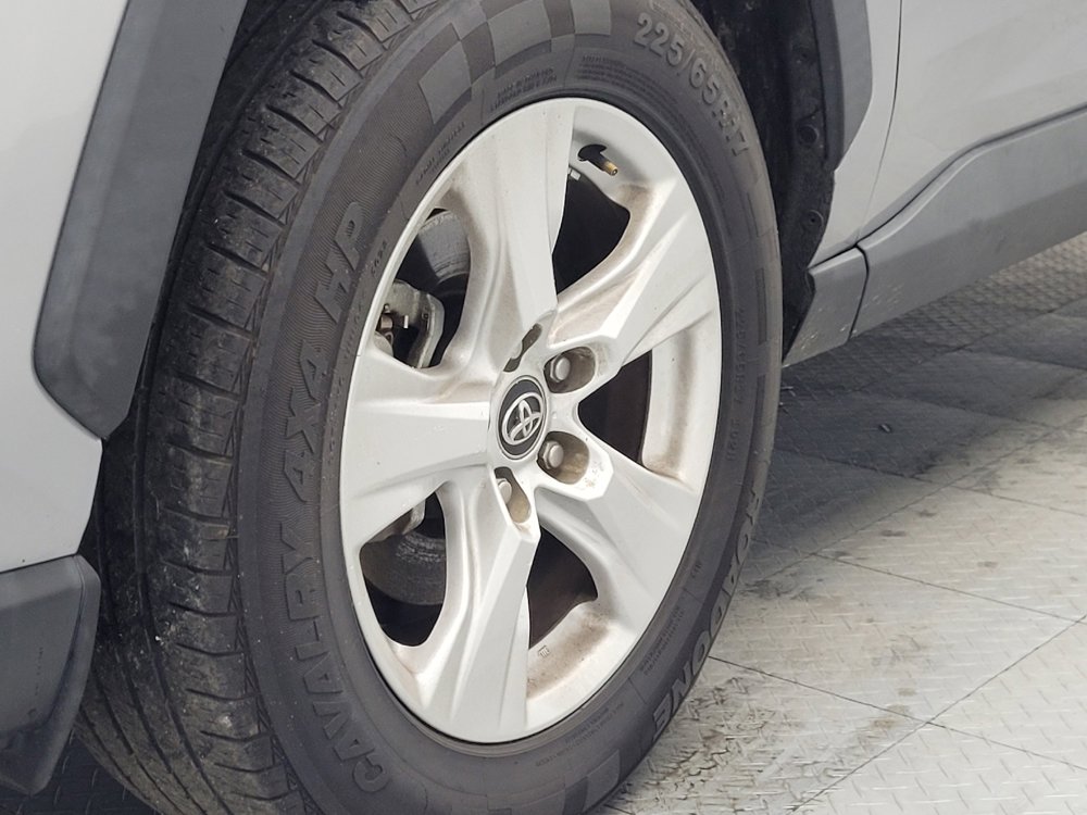 Used 2020 Toyota RAV4 XLE image 31