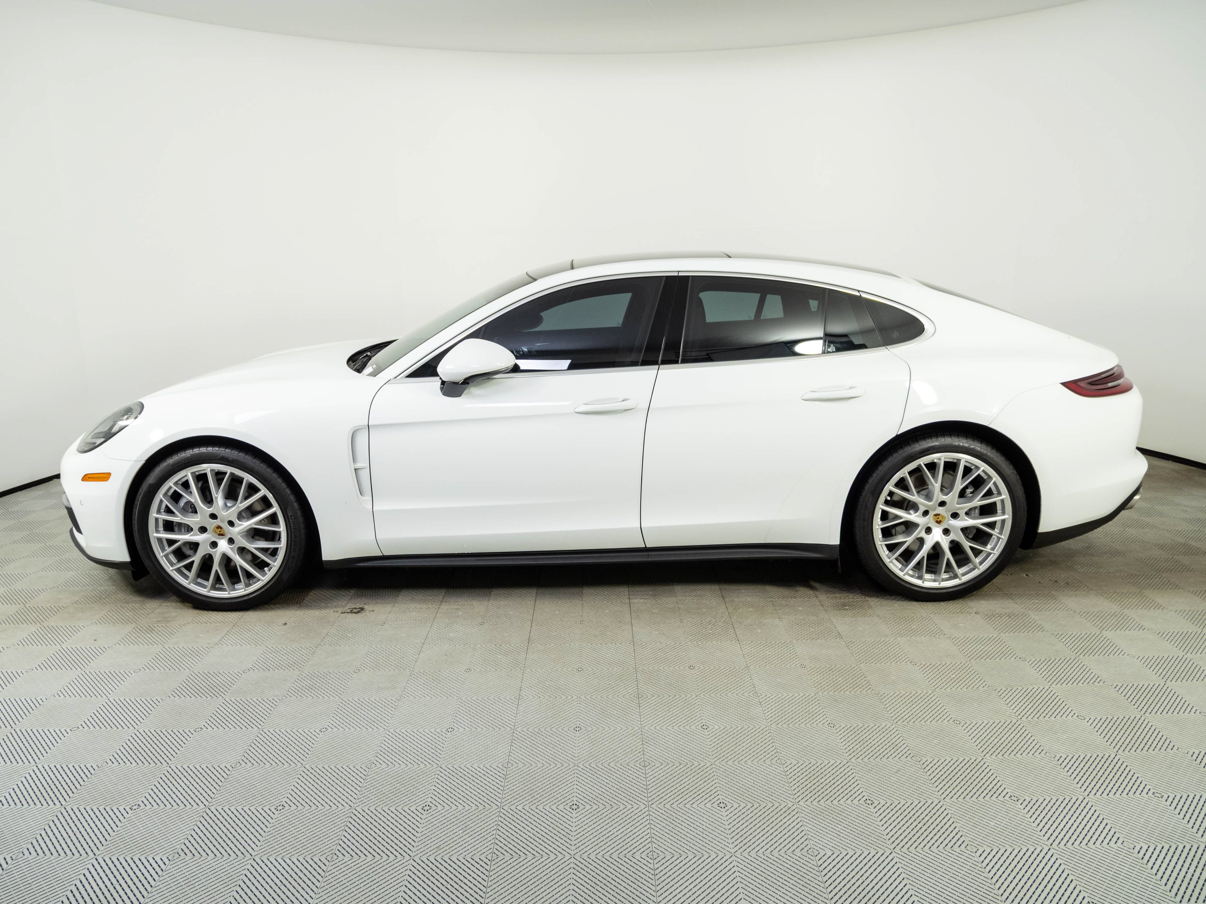 Used 2019 Porsche Panamera 4 AWD/4WD image 2