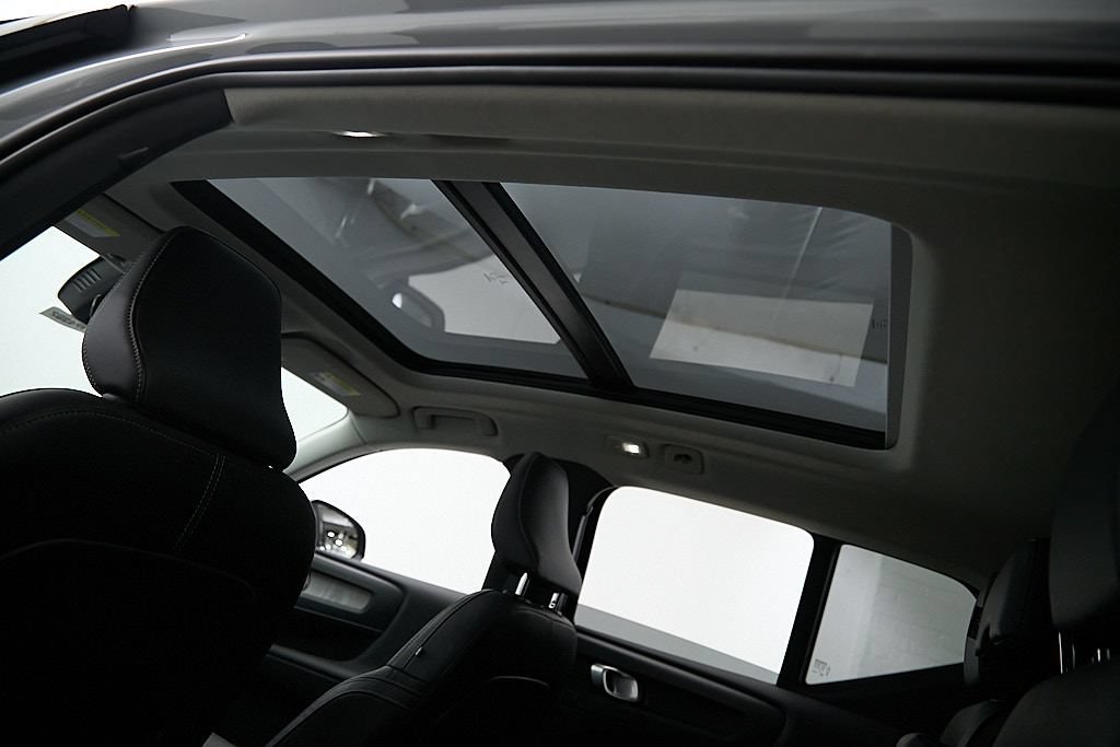 Certified 2024 Volvo XC40 B5 Plus w/ Protection Package Premier AWD/4WD image 22