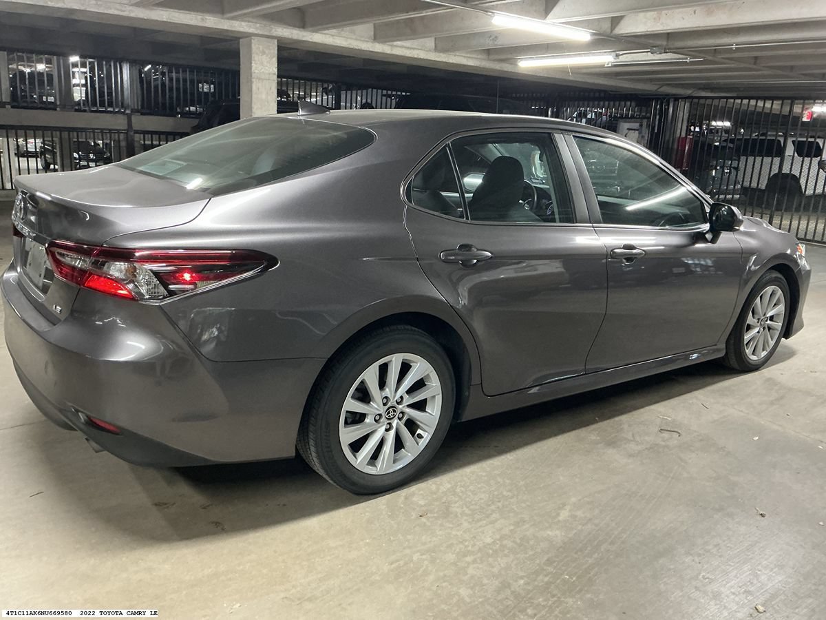 Used 2022 Toyota Camry LE FWD image 5