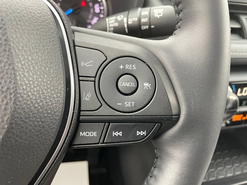 Used 2022 Toyota RAV4 XLE Premium AWD/4WD image 24