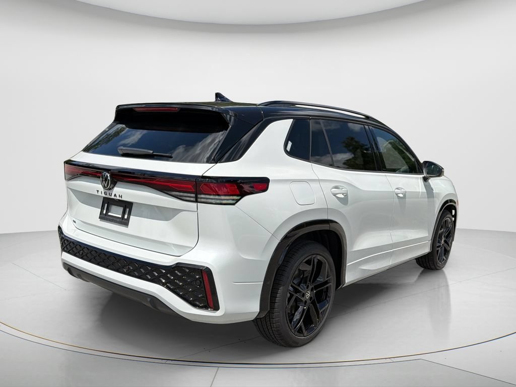 New 2026 Volkswagen Tiguan SE R-Line FWD image 5