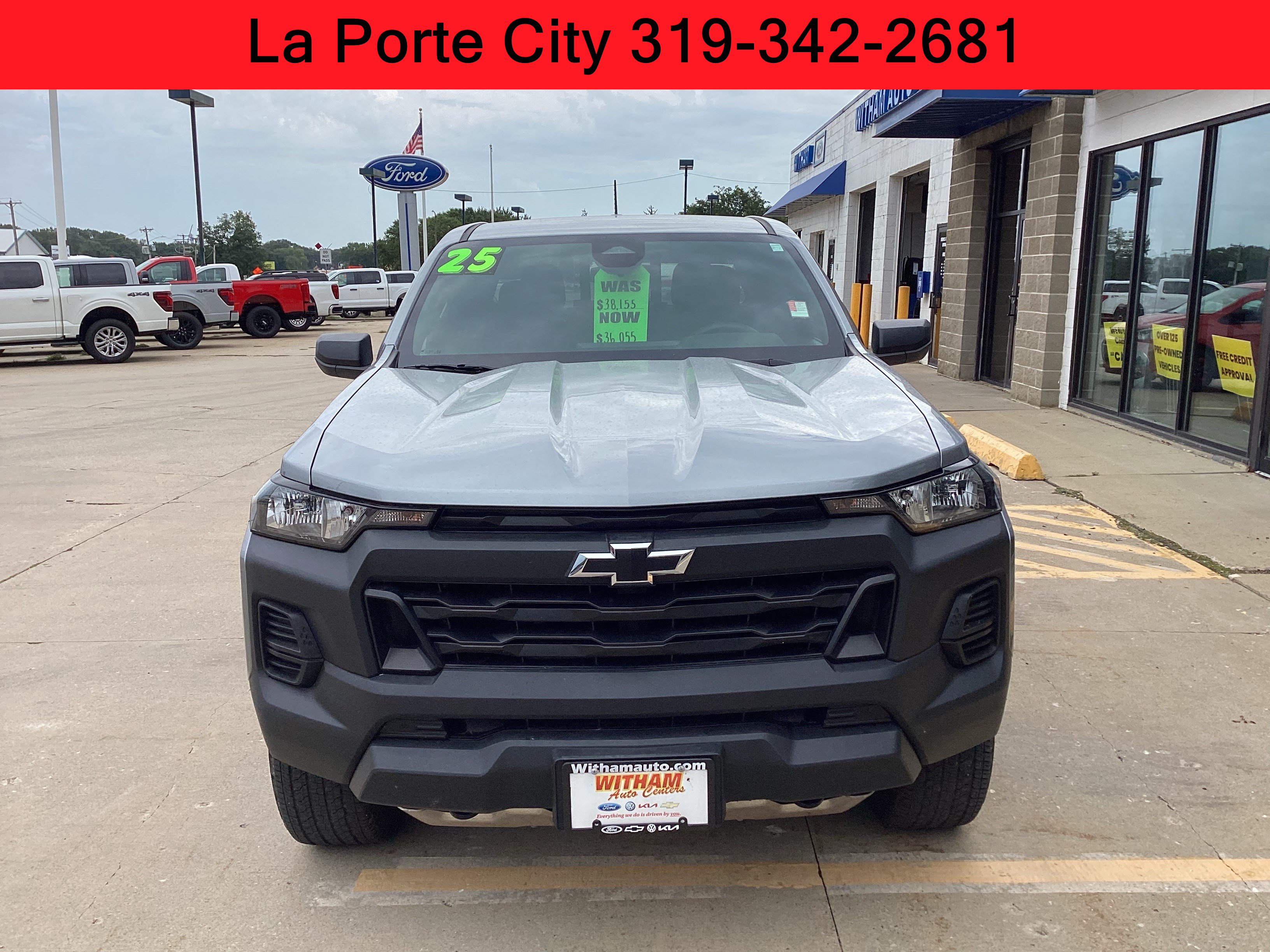 Used 2025 Chevrolet Colorado W/T w/ Advanced Trailering Package AWD/4WD image 5