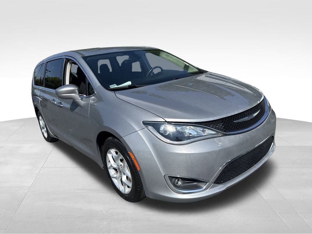 Used 2018 Chrysler Pacifica Touring Plus w/ Tire & Wheel Group image 3