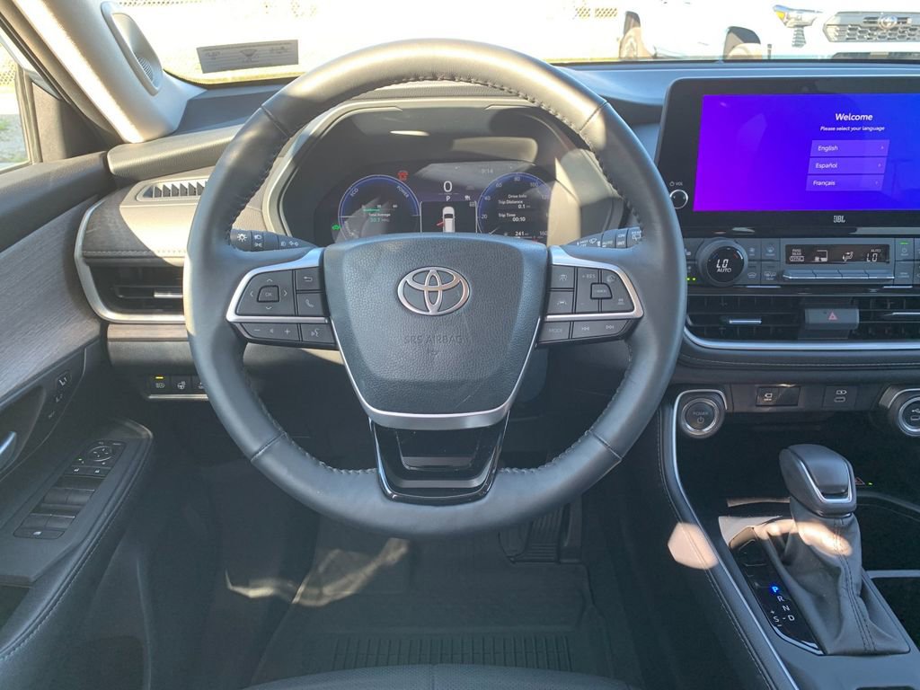 Used 2025 Toyota Grand Highlander AWD Hybrid image 17