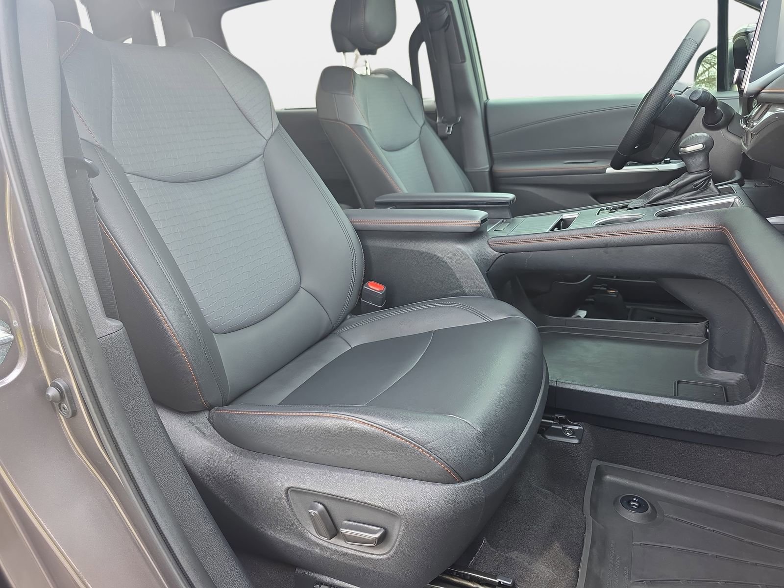 Used 2022 Toyota Sienna XSE image 10